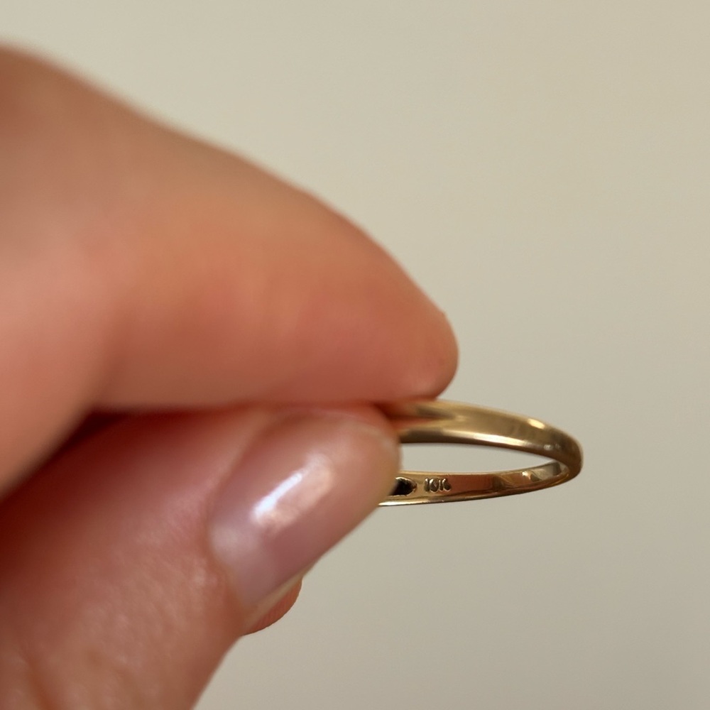 Vintage 10k Gold Wavy Ring with Channel Set Diamonds - Picture 5 of 8